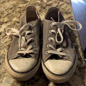 Gray low top converse